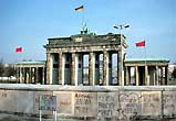 Brandenburger Tor mit Mauer